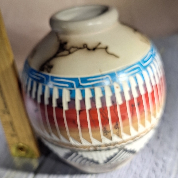 Native American Navajo Horsehair Signed Etched Pottery Vase Blue/Red/White - Picture 4 of 12